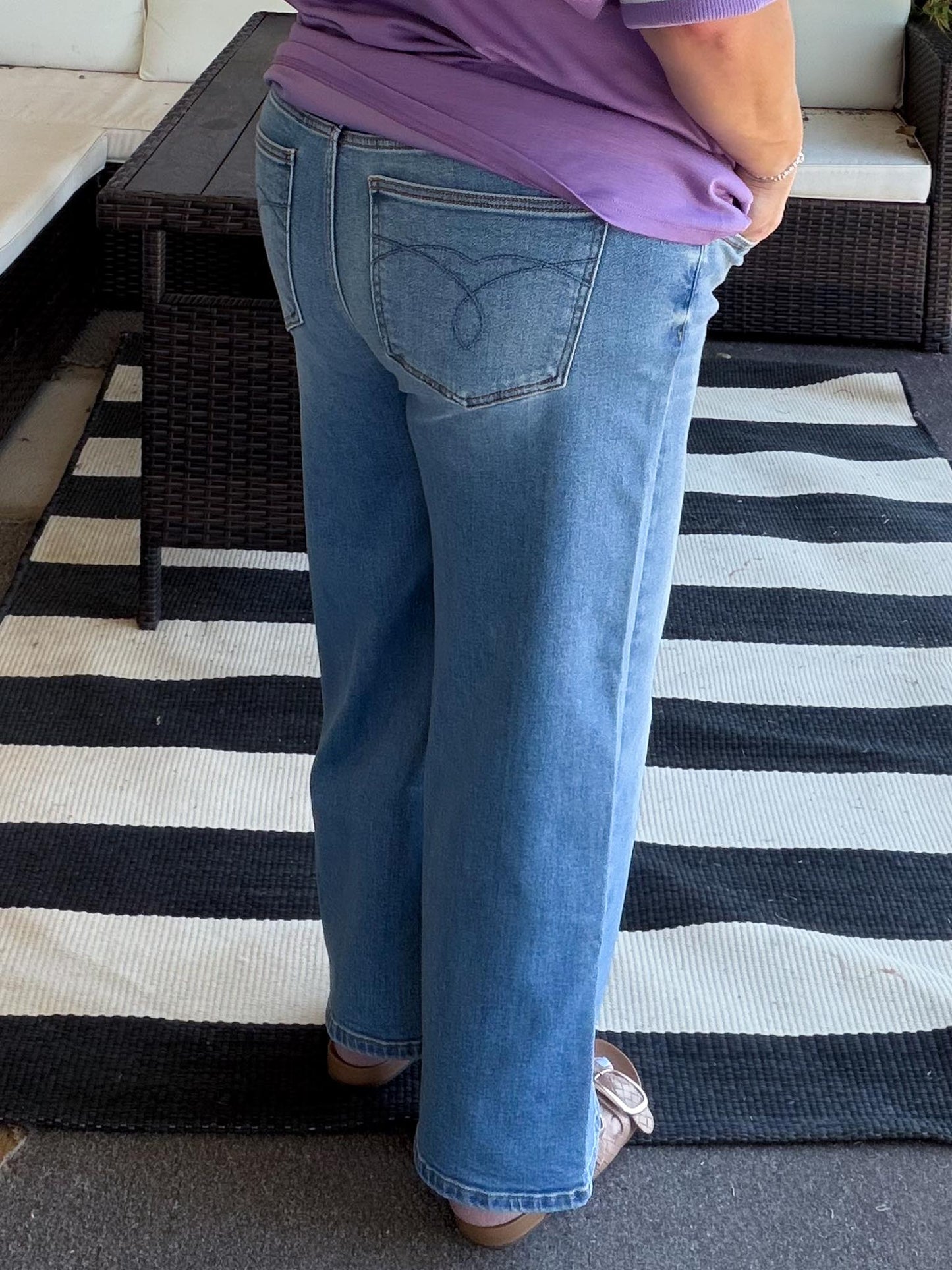 Judy Blue Mid Rise Claudia Ankle Wide Medium Wash Jeans