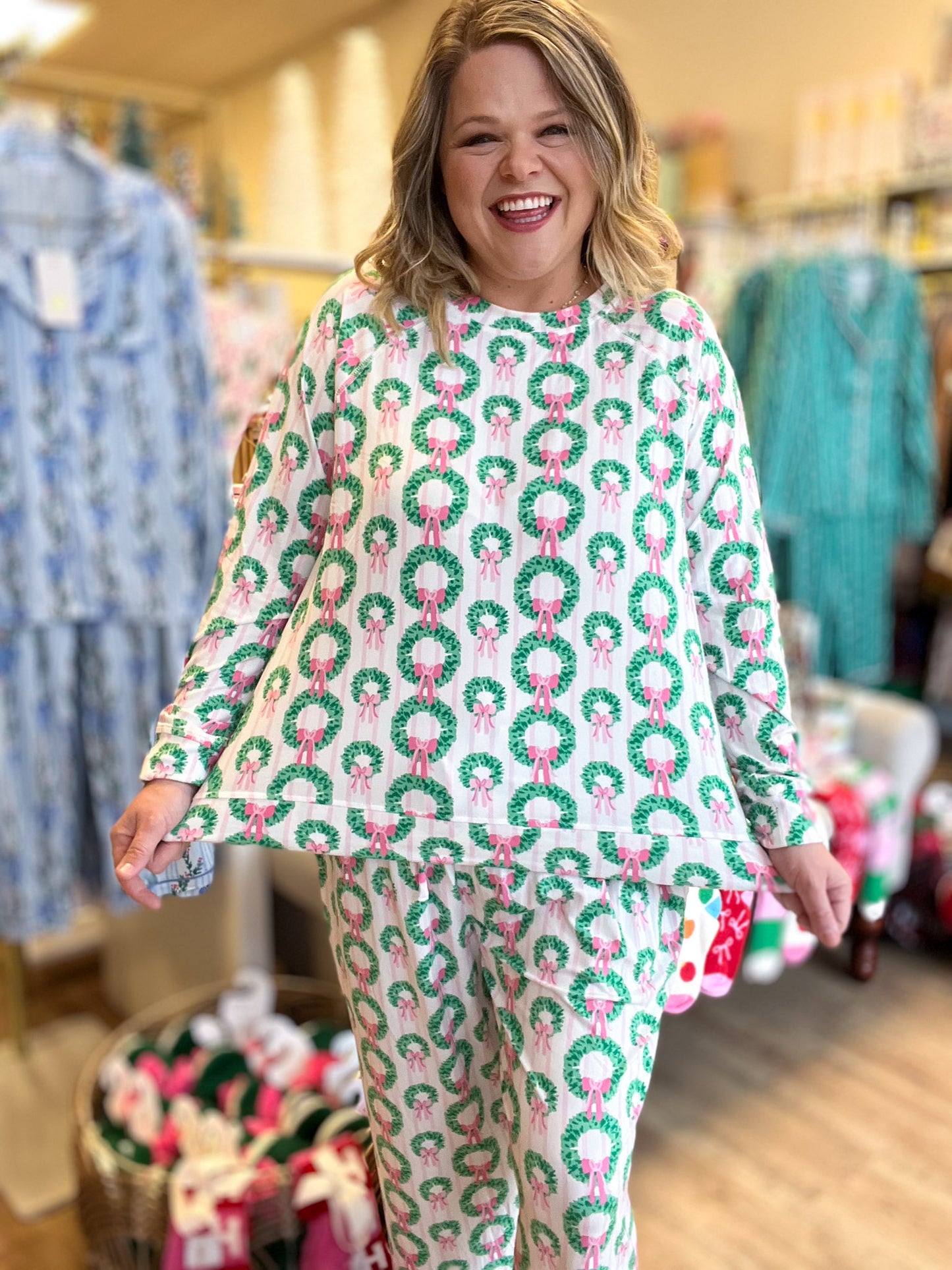 Rosy Wreaths Curvy Christmas Pajamas