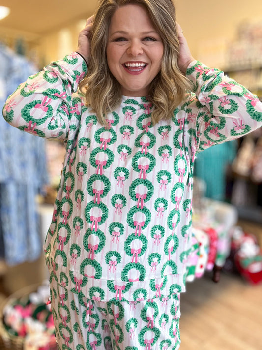 Rosy Wreaths Curvy Christmas Pajamas