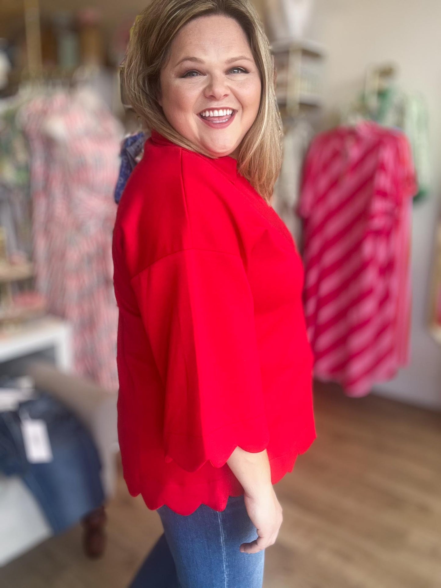Simple Scallops Curvy 3/4 Sleeve Top in Red