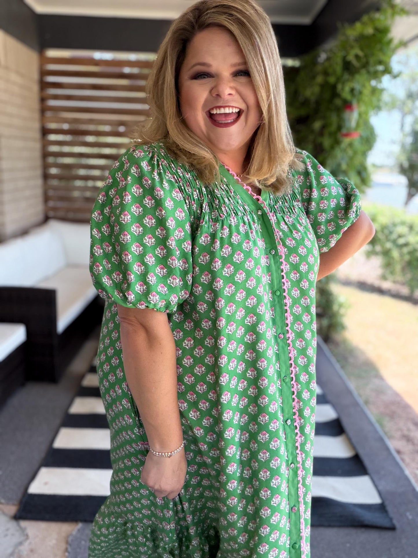 Weekend Wanderer Curvy Green Floral Midi Dress