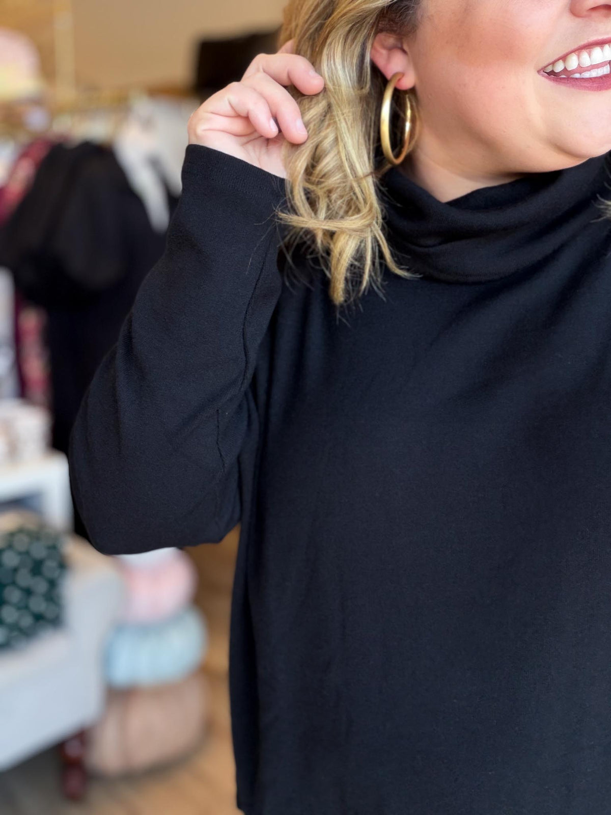 Classic Americano Curvy Black Turtleneck Knit Top