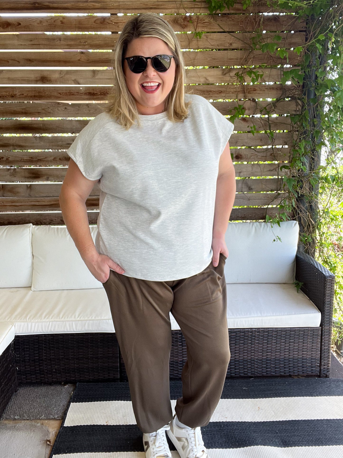 Curvy Rib Knit Round Neck Tee in Light Gray