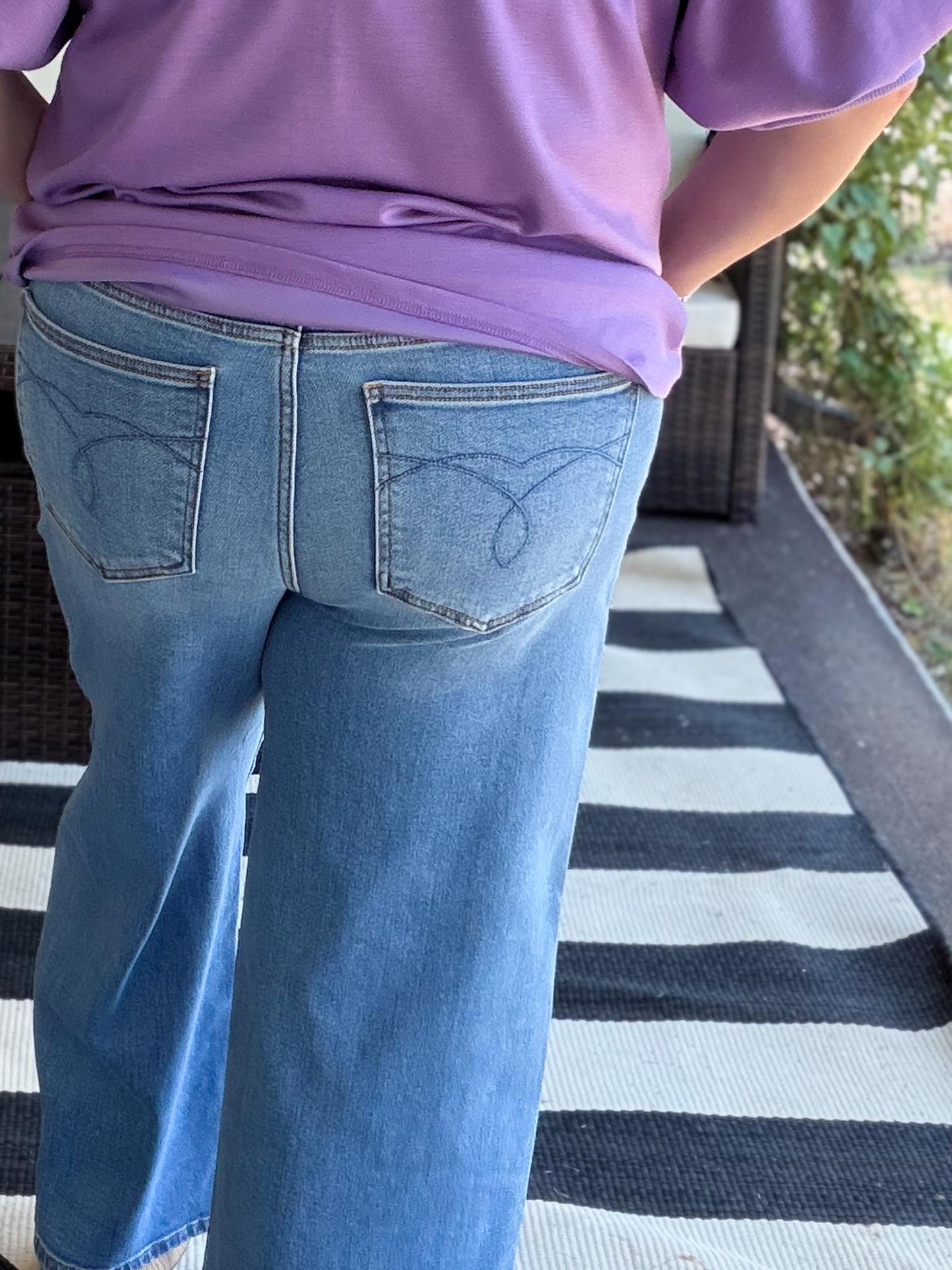 Judy Blue Mid Rise Claudia Ankle Wide Medium Wash Jeans