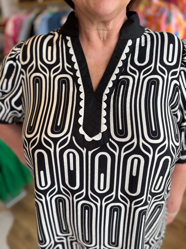 "Mod Marsha" Curvy Black Geometric Top