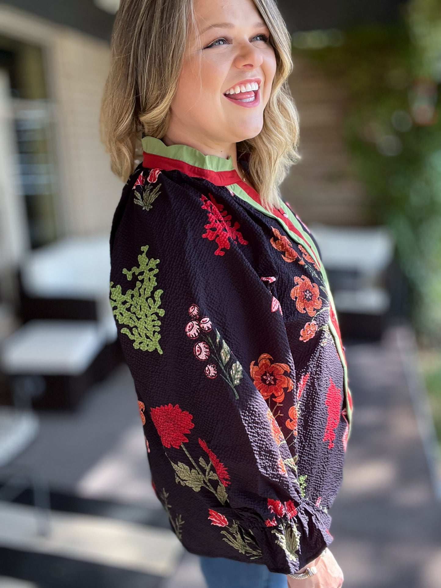 Hermosa Flor Curvy Black Floral Textured Top