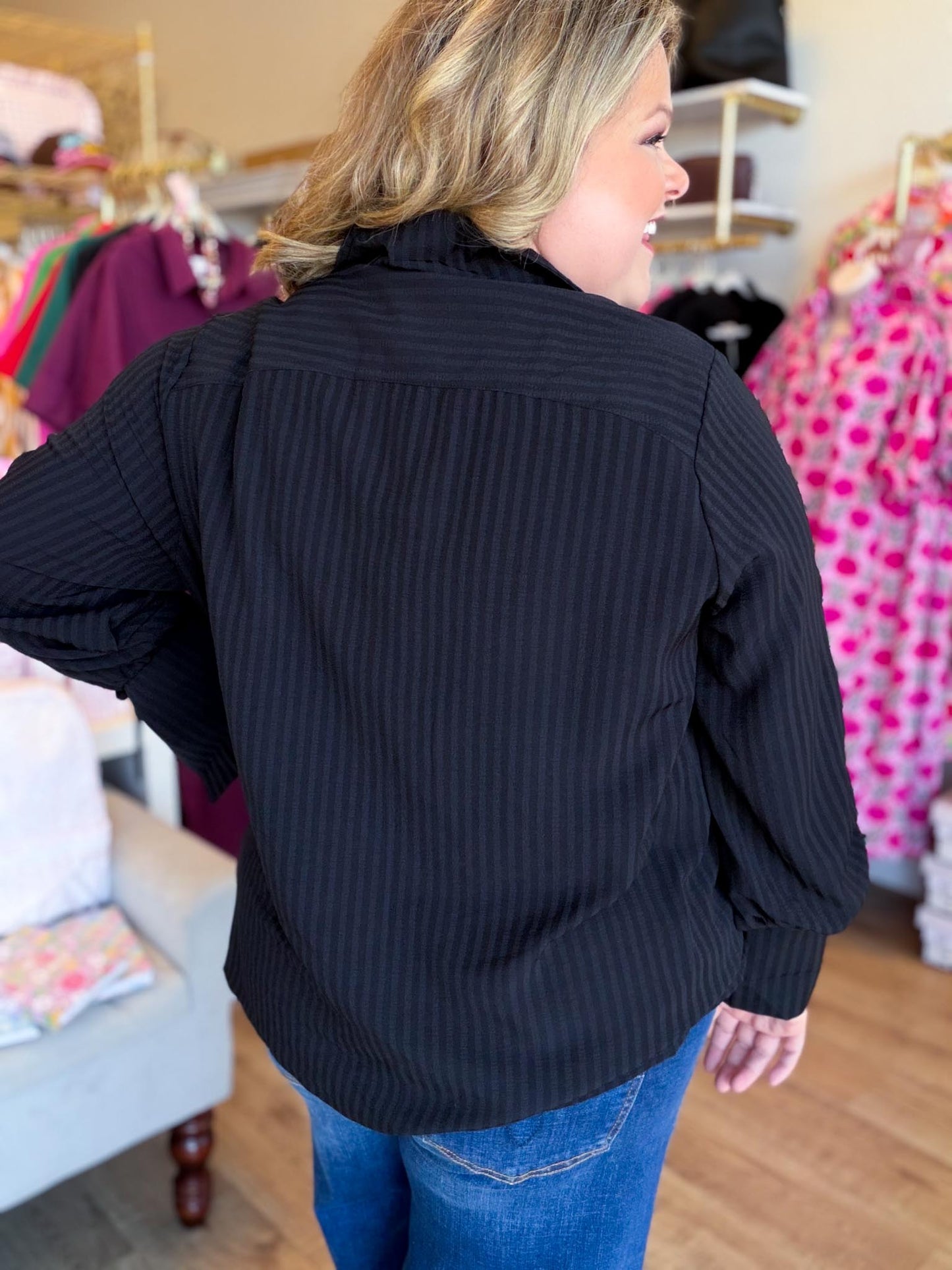 Noir Lines Curvy Black V-Neck Collar Top