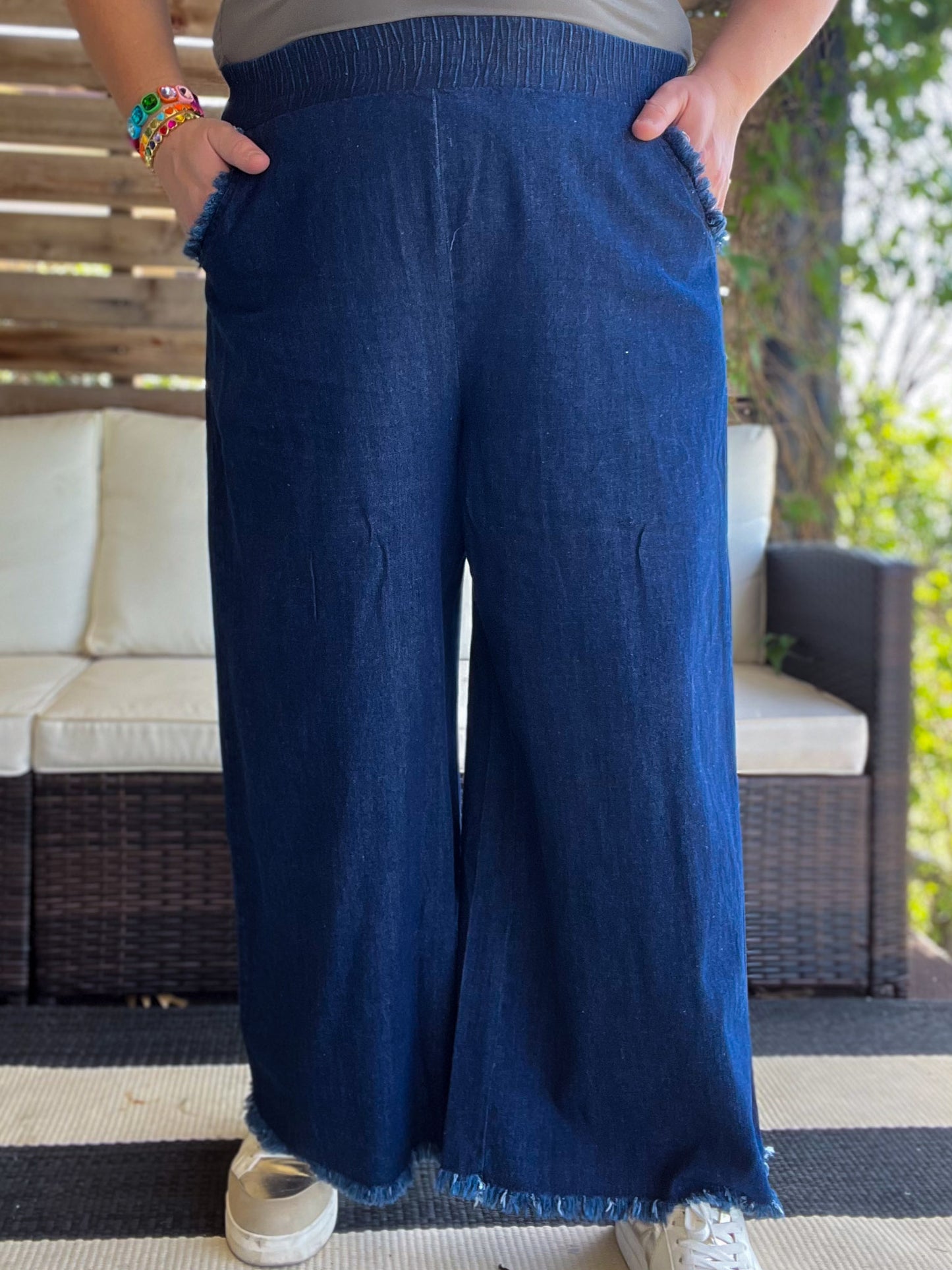 Curvy Washed Elastic Denim Pants with Fringe Hem