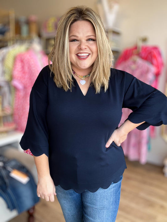 Simple Scallops Curvy 3/4 Sleeve Top in Navy