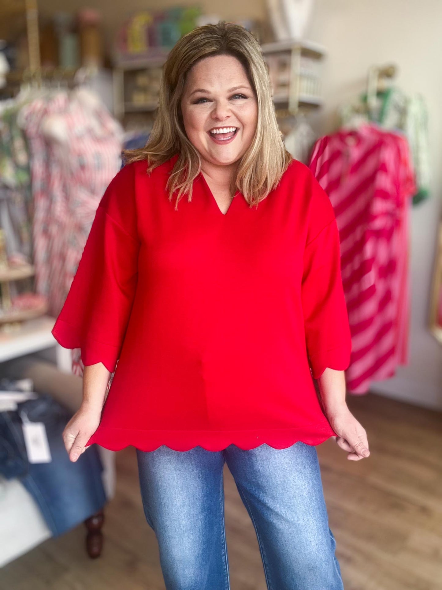 Simple Scallops Curvy 3/4 Sleeve Top in Red