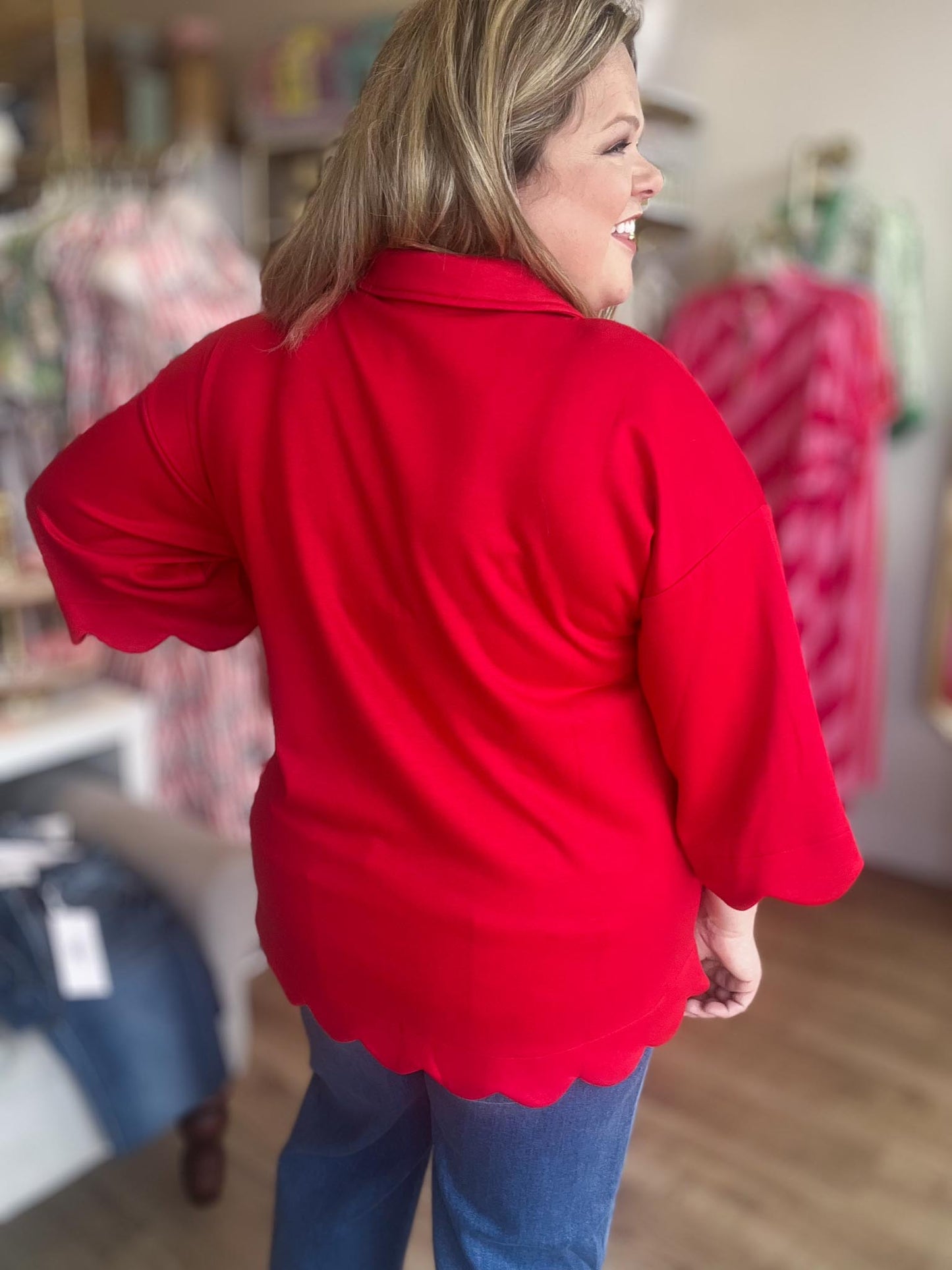 Simple Scallops Curvy 3/4 Sleeve Top in Red