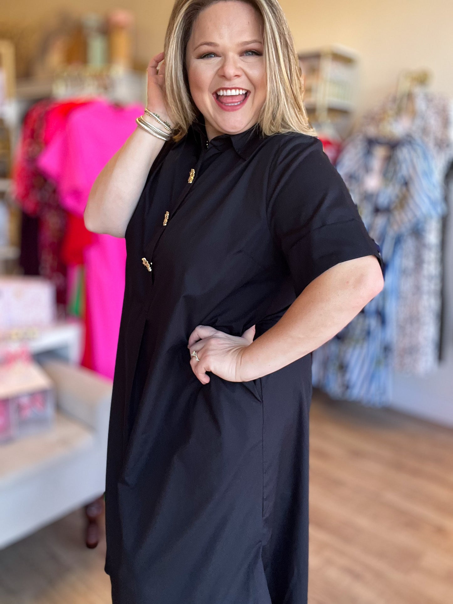 Très Chic Black Curvy Midi Dress