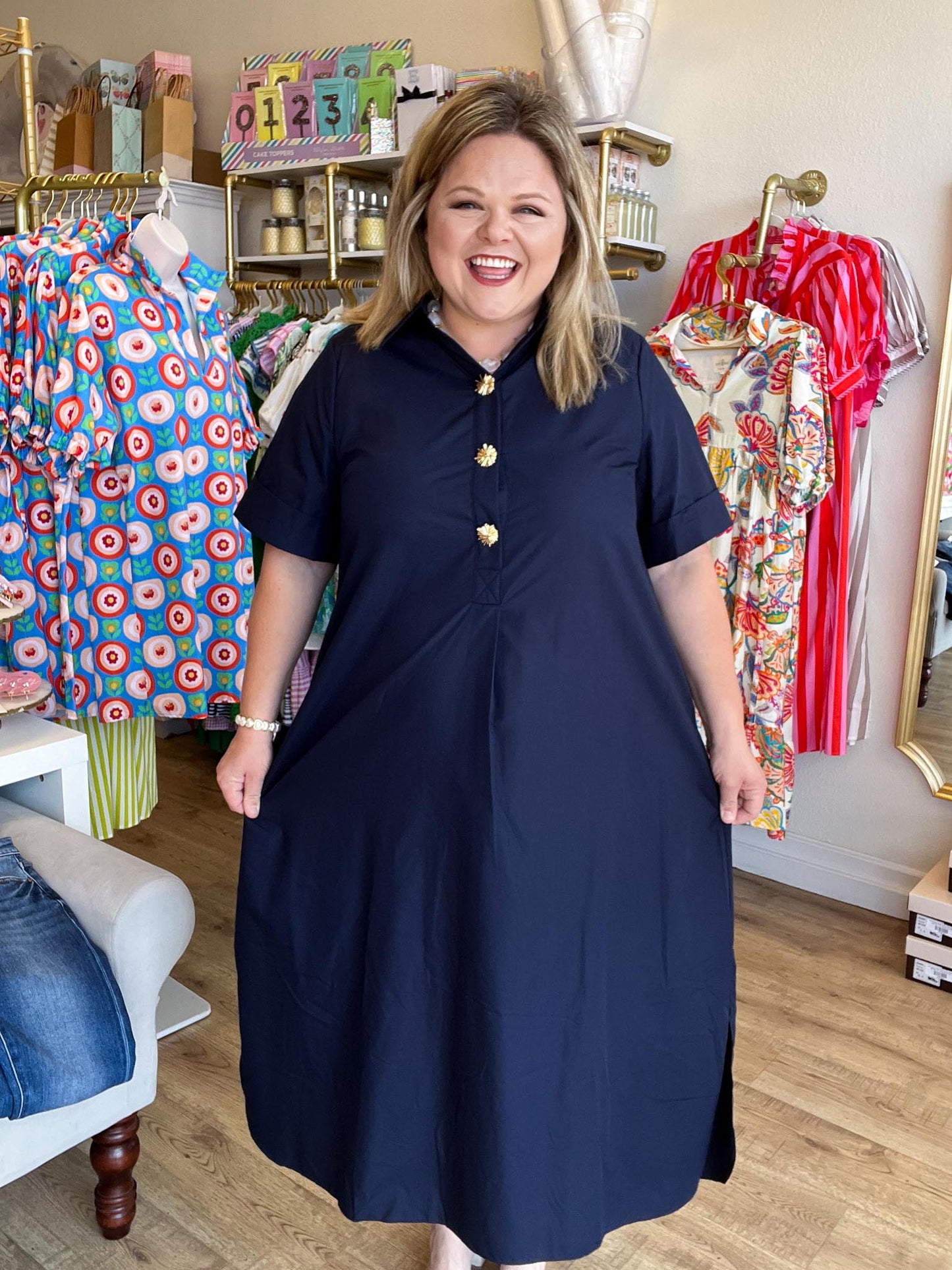 Très Chic Navy Curvy Midi Dress