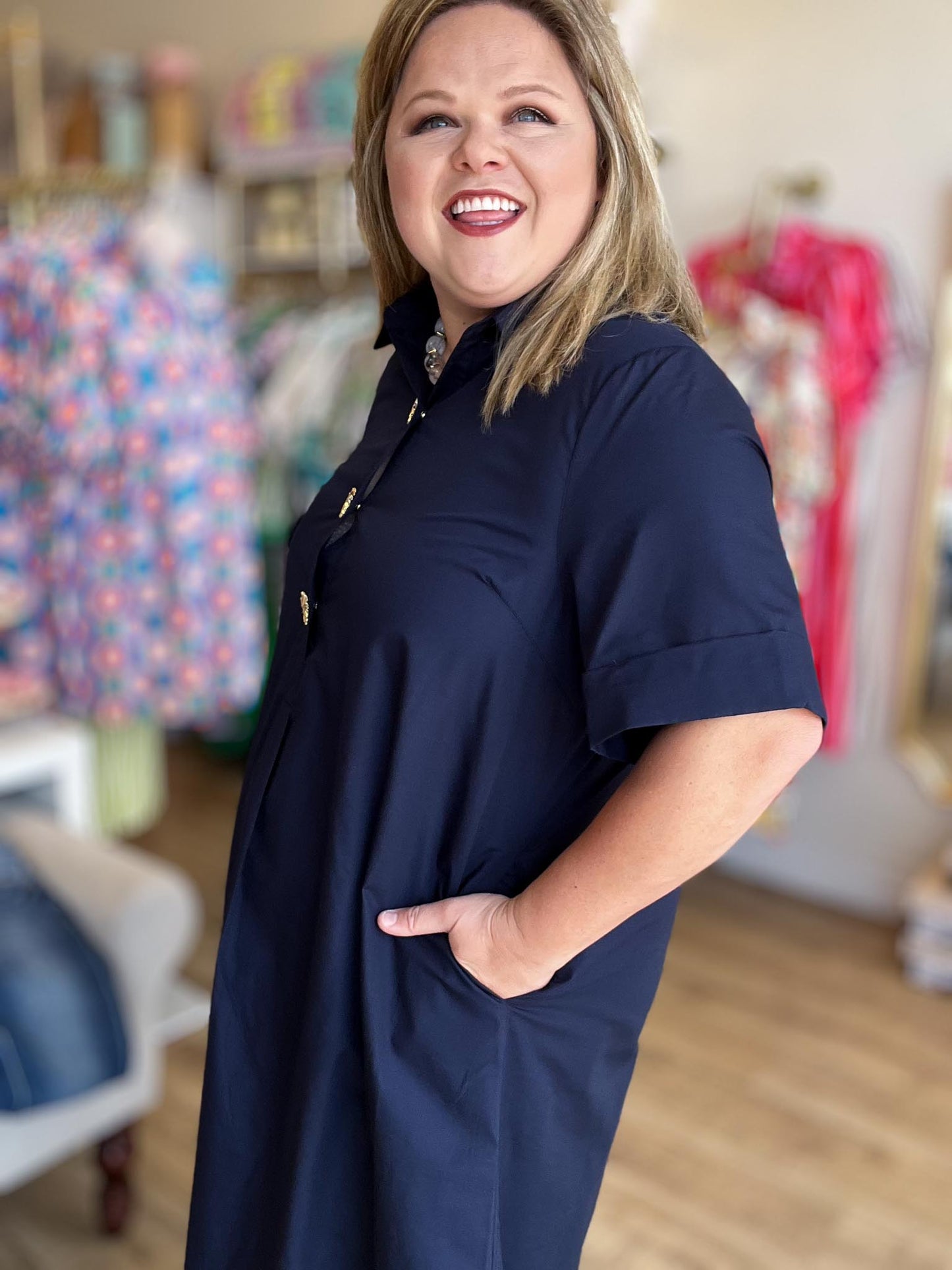 Très Chic Navy Curvy Midi Dress