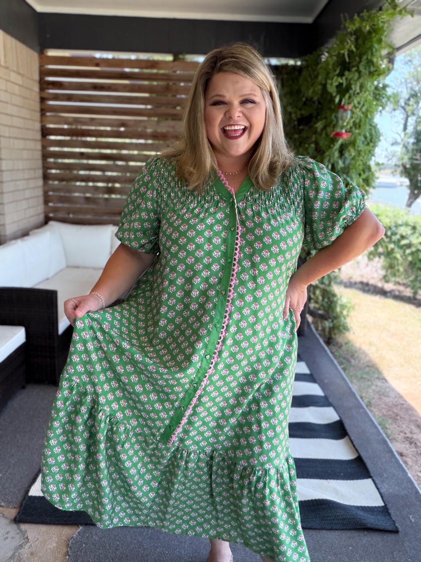 Weekend Wanderer Curvy Green Floral Midi Dress