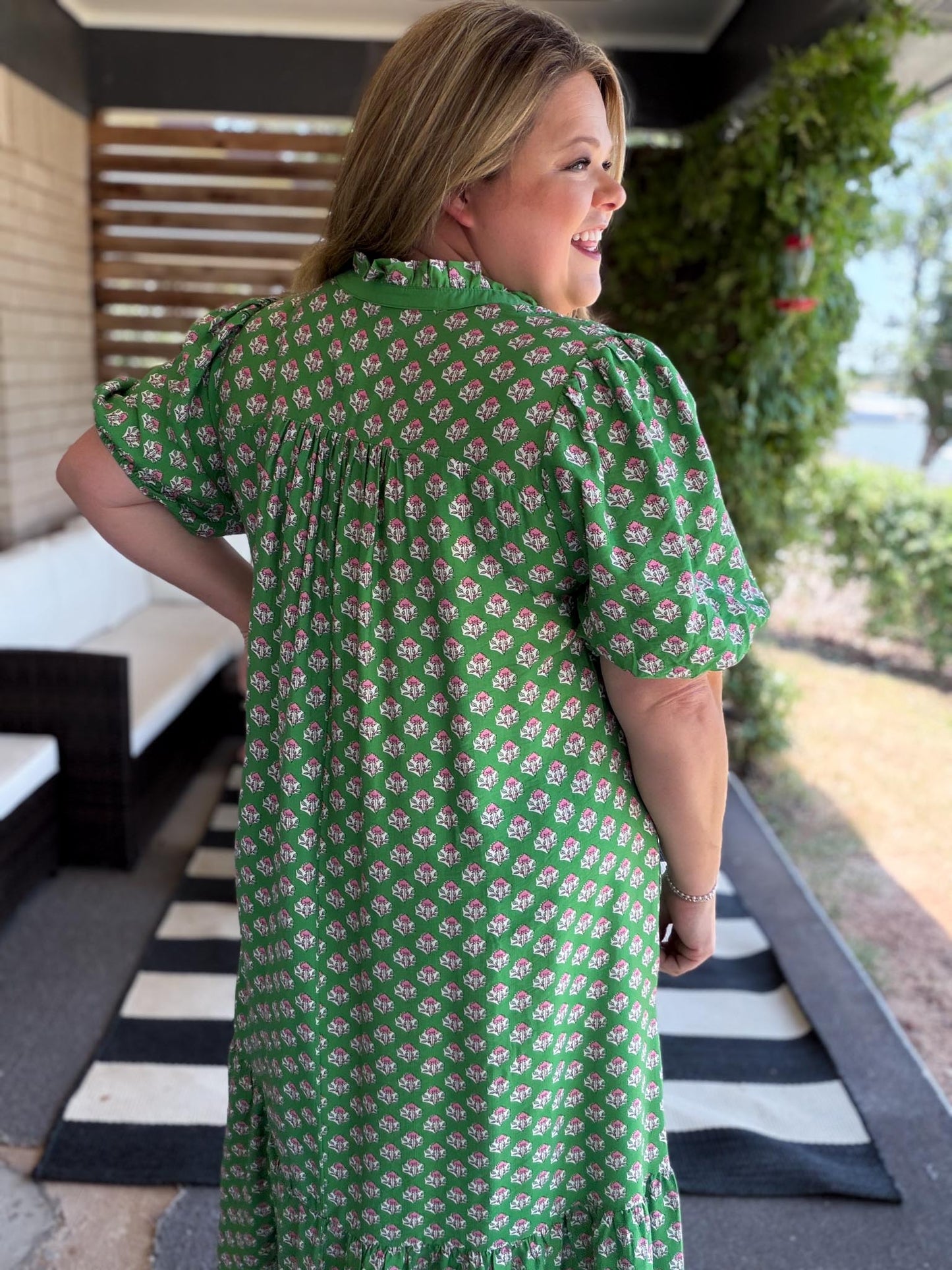 Weekend Wanderer Curvy Green Floral Midi Dress